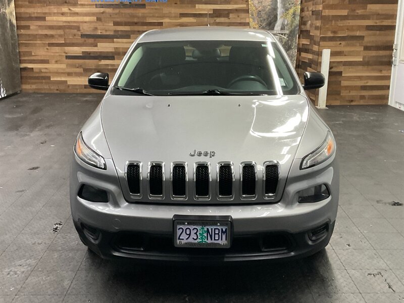 2014 Jeep Cherokee Sport Sport Utility / 2.4 L 4Cyl /ONLY 39,000 MILE  LOCAL OREGON JEEP / CLEAN & SHARP - Photo 5 - Gladstone, OR 97027