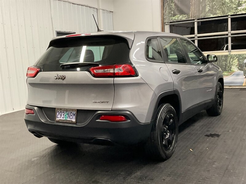 2014 Jeep Cherokee Sport Sport Utility / 2.4 L 4Cyl /ONLY 39,000 MILE  LOCAL OREGON JEEP / CLEAN & SHARP - Photo 7 - Gladstone, OR 97027