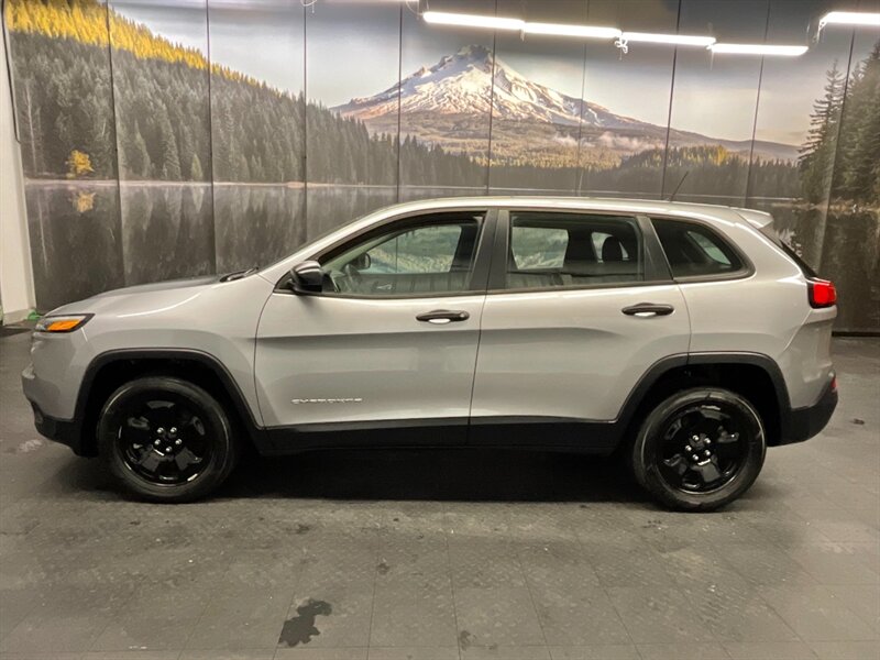 2014 Jeep Cherokee Sport Sport Utility / 2.4 L 4Cyl /ONLY 39,000 MILE  LOCAL OREGON JEEP / CLEAN & SHARP - Photo 3 - Gladstone, OR 97027