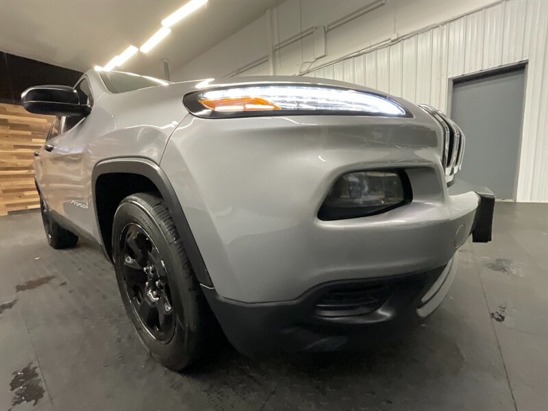 2014 Jeep Cherokee Sport Sport Utility / 2.4 L 4Cyl /ONLY 39,000 MILE  LOCAL OREGON JEEP / CLEAN & SHARP - Photo 10 - Gladstone, OR 97027