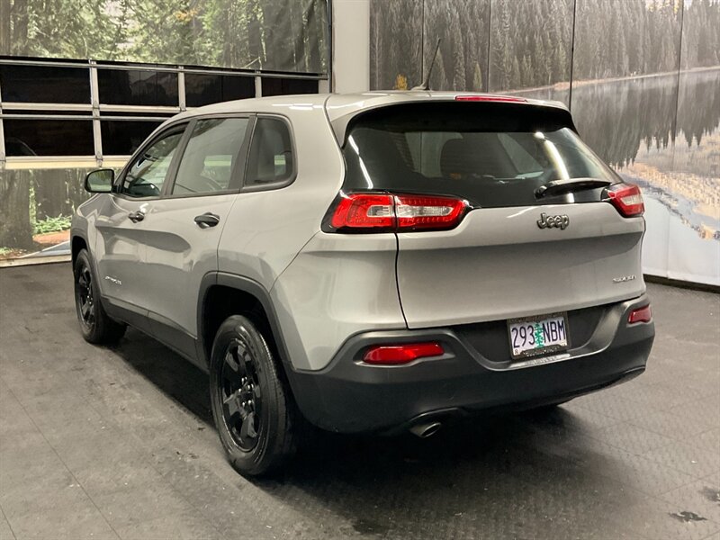 2014 Jeep Cherokee Sport Sport Utility / 2.4 L 4Cyl /ONLY 39,000 MILE  LOCAL OREGON JEEP / CLEAN & SHARP - Photo 8 - Gladstone, OR 97027