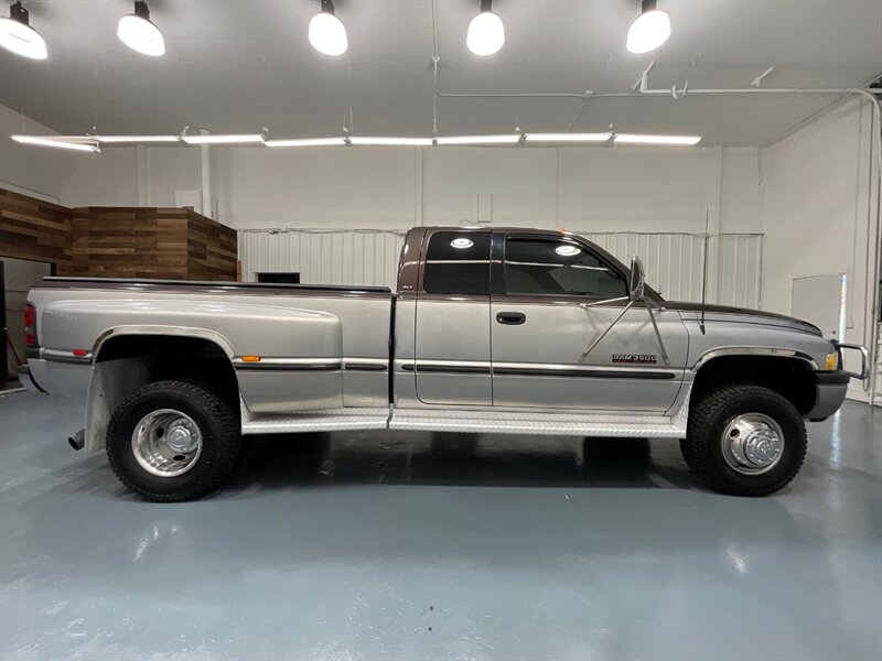 1998 Dodge Ram 3500 Laramie SLT 4X4 /5.9L DIESEL /12-VALVE / 5-SPEED  /DUALLY / ZERO RUST / ONLY 89,000 Miles Only - Photo 4 - Gladstone, OR 97027