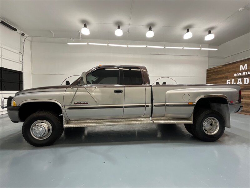 1998 Dodge Ram 3500 Laramie SLT 4X4 /5.9L DIESEL /12-VALVE / 5-SPEED  /DUALLY / ZERO RUST / ONLY 89,000 Miles Only - Photo 3 - Gladstone, OR 97027