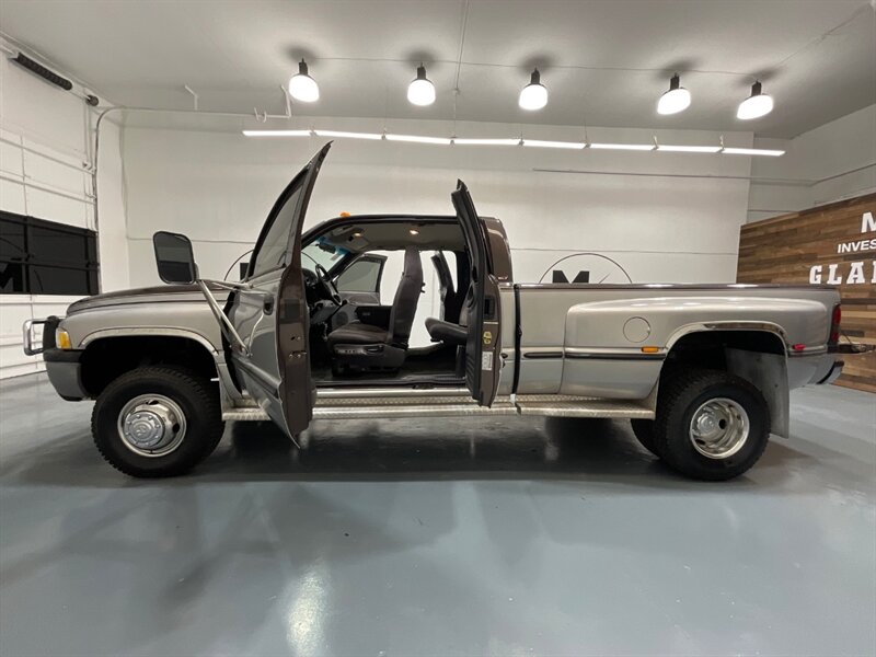 1998 Dodge Ram 3500 Laramie SLT 4X4 /5.9L DIESEL /12-VALVE / 5-SPEED  /DUALLY / ZERO RUST / ONLY 89,000 Miles Only - Photo 5 - Gladstone, OR 97027