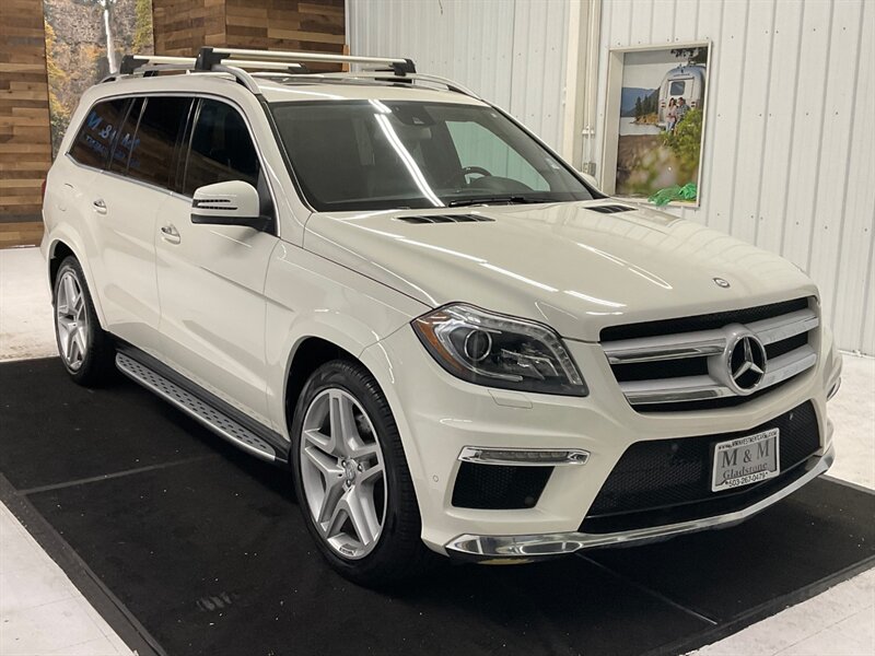 2013 Mercedes-Benz GL 550 4MATIC AWD / 4.6L V8 TWIN TURBO / 3RD SEAT  /Leather w. Heated & Cooled Seats / Navigation & Backup Camera / SHARP & CLEAN - Photo 2 - Gladstone, OR 97027