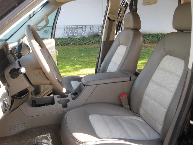 2003 Ford Explorer Eddie Bauer   - Photo 25 - Portland, OR 97217