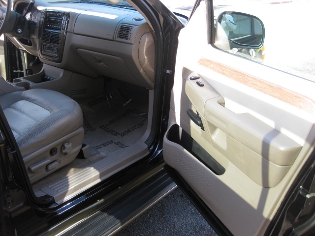 2003 Ford Explorer Eddie Bauer   - Photo 31 - Portland, OR 97217