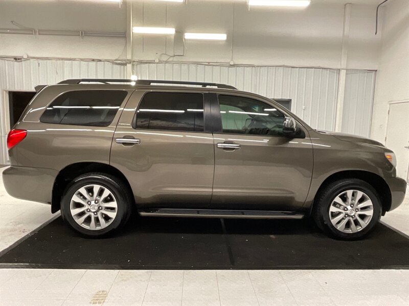 2010 Toyota Sequoia Limited 4X4 / Leather / Navigation / Sunroof  / RUST FREE / Heated Seats / 3RD ROW SEAT / Excel Cond - Photo 4 - Gladstone, OR 97027