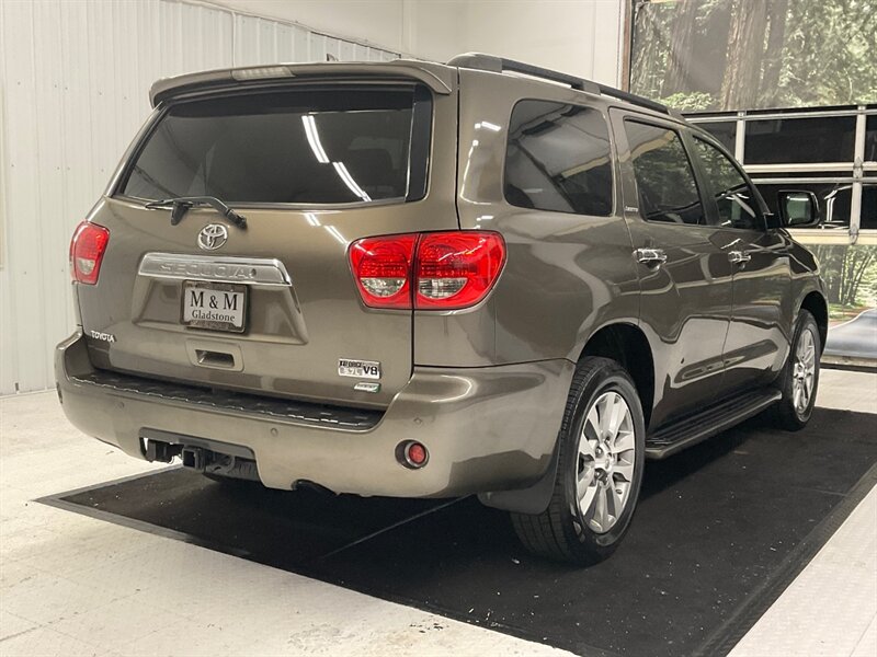 2010 Toyota Sequoia Limited 4X4 / Leather / Navigation / Sunroof  / RUST FREE / Heated Seats / 3RD ROW SEAT / Excel Cond - Photo 8 - Gladstone, OR 97027