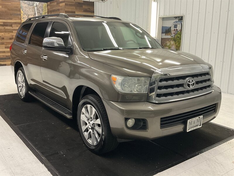 2010 Toyota Sequoia Limited 4X4 / Leather / Navigation / Sunroof  / RUST FREE / Heated Seats / 3RD ROW SEAT / Excel Cond - Photo 2 - Gladstone, OR 97027