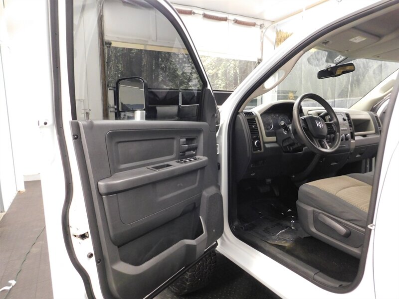 2012 RAM 3500 Crew Cab 4X4 / 6.7L   - Photo 12 - Gladstone, OR 97027