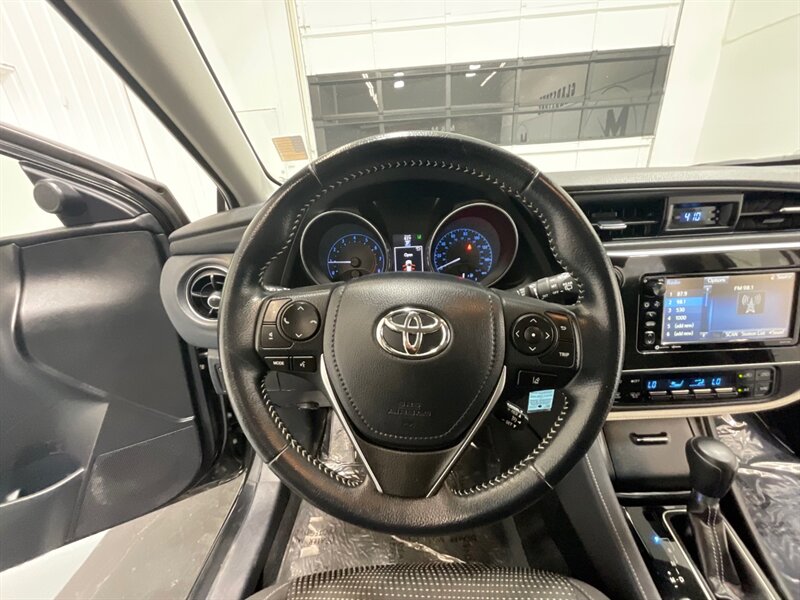 2017 Toyota Corolla iM Hatchback / 1.8L 4Cyl /Backup Camera/ Automatic  / ONLY 55,000 MILES - Photo 21 - Gladstone, OR 97027