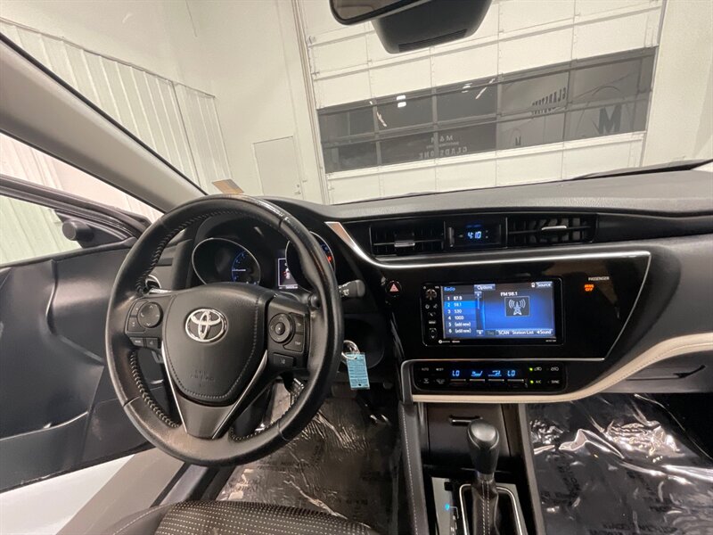 2017 Toyota Corolla iM Hatchback / 1.8L 4Cyl /Backup Camera/ Automatic  / ONLY 55,000 MILES - Photo 19 - Gladstone, OR 97027