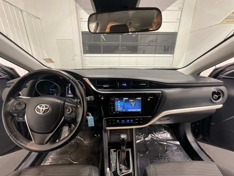 2017 Toyota Corolla iM Hatchback / 1.8L 4Cyl /Backup Camera/ Automatic  / ONLY 55,000 MILES - Photo 17 - Gladstone, OR 97027