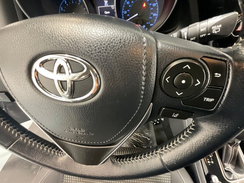 2017 Toyota Corolla iM Hatchback / 1.8L 4Cyl /Backup Camera/ Automatic  / ONLY 55,000 MILES - Photo 36 - Gladstone, OR 97027