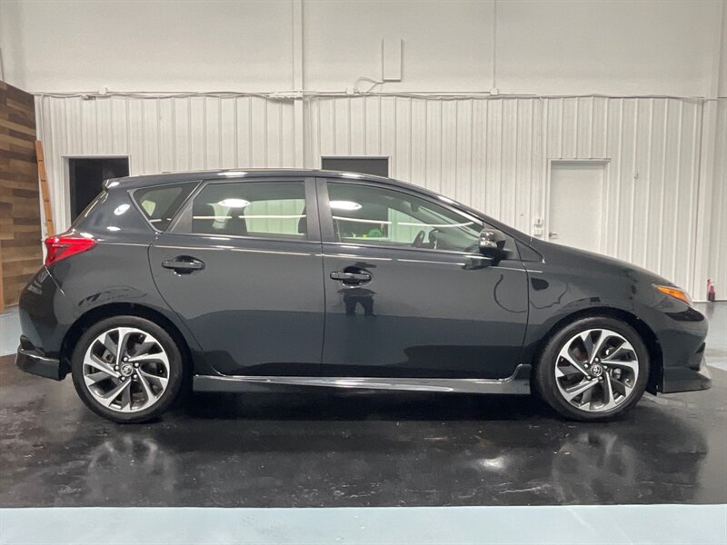 2017 Toyota Corolla iM Hatchback / 1.8L 4Cyl /Backup Camera/ Automatic  / ONLY 55,000 MILES - Photo 4 - Gladstone, OR 97027