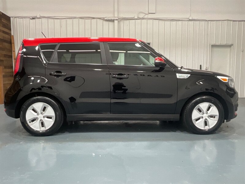 2016 Kia Soul Soul EV + Sport Utility / NEW TIRES /48K Miles  / Leather w. Heated & Cooled Seats / Navigation & Camera / Electric - Photo 4 - Gladstone, OR 97027