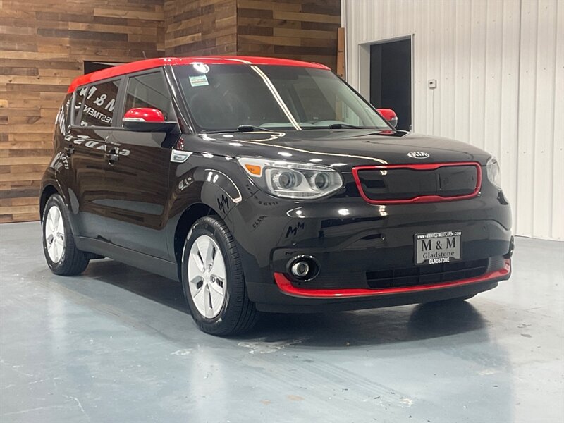 2016 Kia Soul Soul EV + Sport Utility / NEW TIRES /48K Miles  / Leather w. Heated & Cooled Seats / Navigation & Camera / Electric - Photo 2 - Gladstone, OR 97027