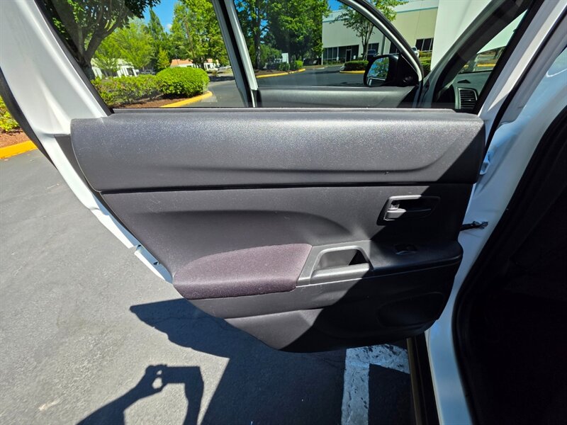 2013 Mitsubishi Outlander Sport ES 2WD 4-Cyl , 2.0L / PADDLE SHIFTS / Fresh Trade / Excellent Condition - Photo 35 - Portland, OR 97217