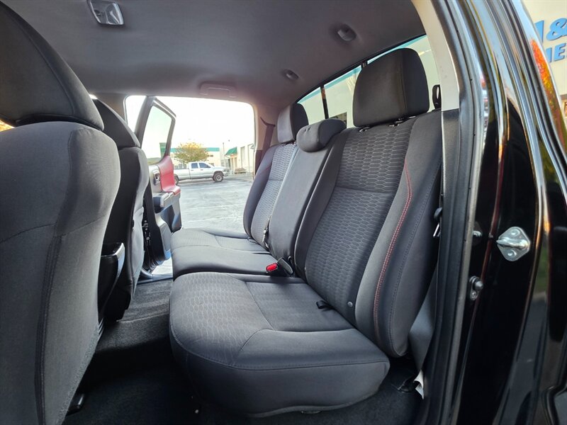 2016 Toyota Tacoma DOUBLE CAB 4X4 V6 3.5L / LOCAL TRUCK / LIFTED !! - Photo 15 - Portland, OR 97217