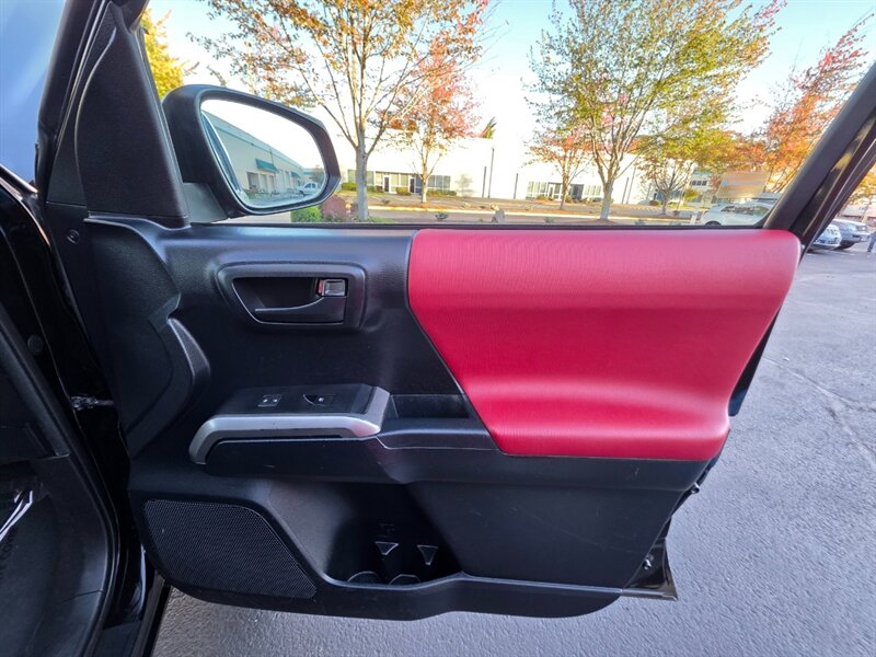 2016 Toyota Tacoma DOUBLE CAB 4X4 V6 3.5L / LOCAL TRUCK / LIFTED !! - Photo 42 - Portland, OR 97217