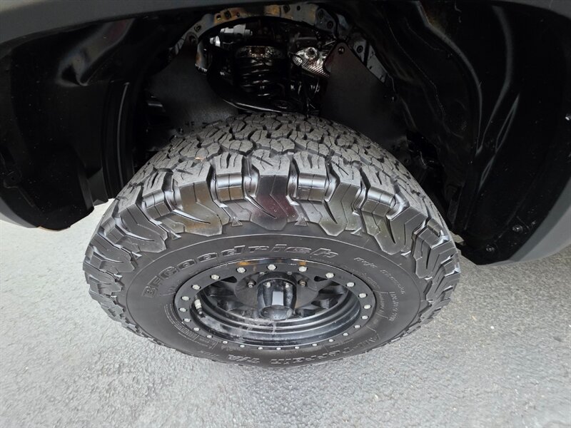2017 Toyota Tacoma 6-SPEED V6 TRD / DIFF LOCK / BF GOODRICH / LIFTED / METHOD WHEELS / MATCHING CANOPY / MANUAL TRANSMISSION - Photo 21 - Portland, OR 97217