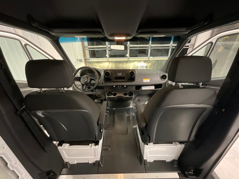 2020 Mercedes-Benz Sprinter 2500 CARGO VAN / 3.0L V6 DIESEL / 1,700 MILES  / HIGH ROOF w. 144 " WB / LIKE NEW - Photo 37 - Gladstone, OR 97027