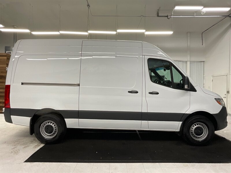 2020 Mercedes-Benz Sprinter 2500 CARGO VAN / 3.0L V6 DIESEL / 1,700 MILES  / HIGH ROOF w. 144 " WB / LIKE NEW - Photo 4 - Gladstone, OR 97027