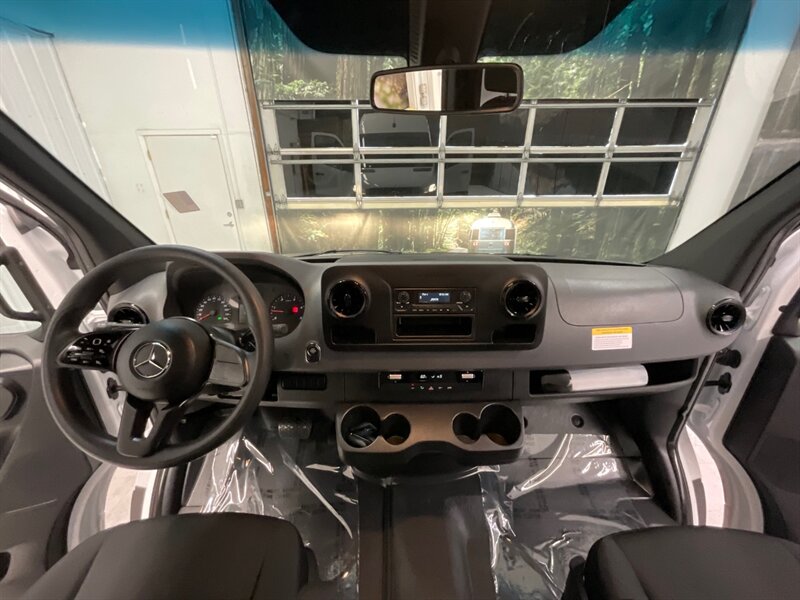 2020 Mercedes-Benz Sprinter 2500 CARGO VAN / 3.0L V6 DIESEL / 1,700 MILES  / HIGH ROOF w. 144 " WB / LIKE NEW - Photo 18 - Gladstone, OR 97027