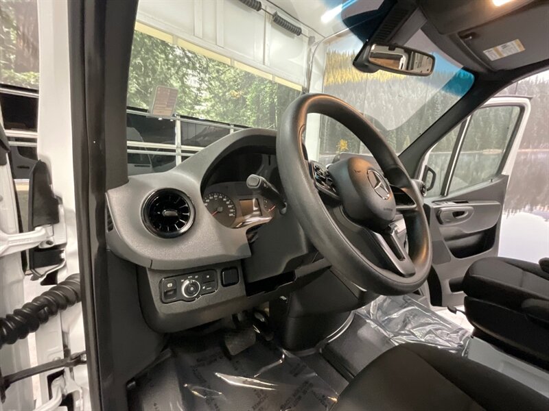 2020 Mercedes-Benz Sprinter 2500 CARGO VAN / 3.0L V6 DIESEL / 1,700 MILES  / HIGH ROOF w. 144 " WB / LIKE NEW - Photo 39 - Gladstone, OR 97027