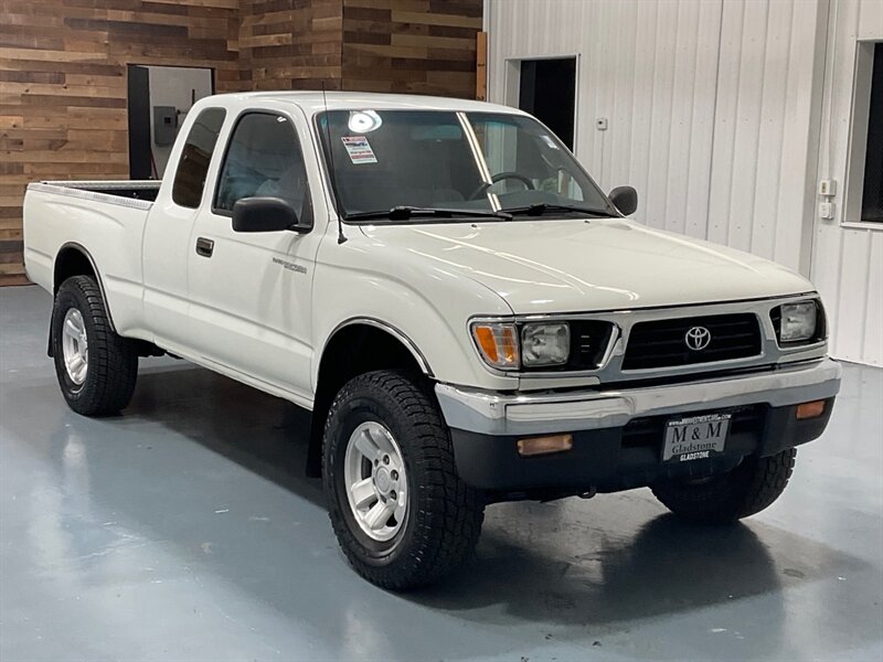 1997 Toyota Tacoma V6 Extra Cab 4X4 / 3.4L V6 / FRESH TIMING BELT SER  / ZERO RUST - Photo 2 - Gladstone, OR 97027