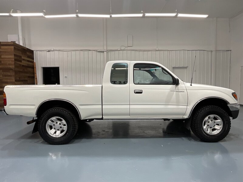 1997 Toyota Tacoma V6 Extra Cab 4X4 / 3.4L V6 / FRESH TIMING BELT SER  / ZERO RUST - Photo 4 - Gladstone, OR 97027