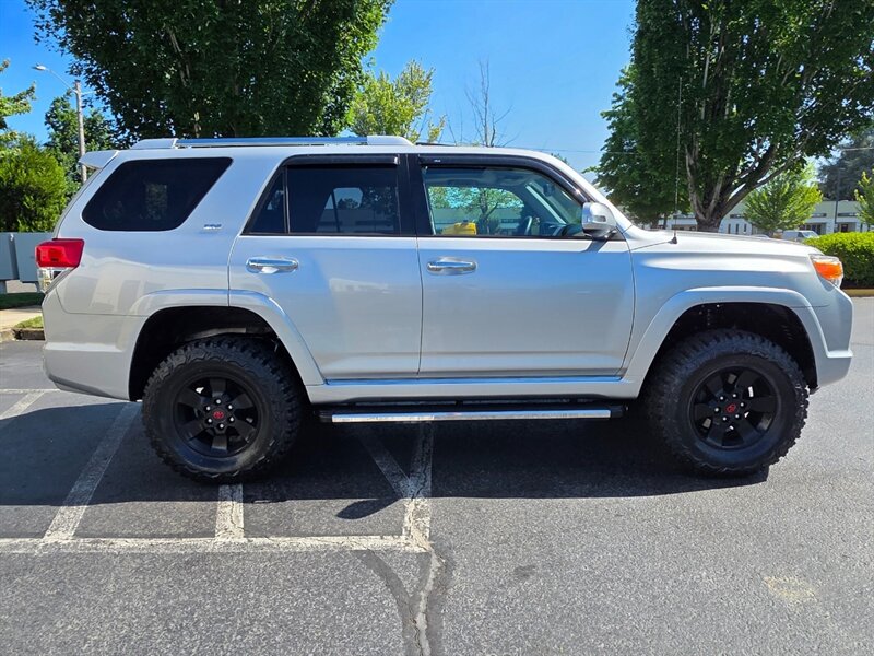 2011 Toyota 4Runner 4X4 / V6 / 7-SEATS / sunroof / NEW TIRES & LIFT / 3RD SEAT / EXCELLENT HISTORY - Photo 4 - Portland, OR 97217