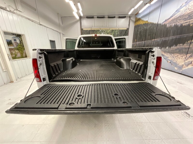 2002 Ford F-350 XLT Crew Cab 4X4 / 7.3L DIESEL / 6-SPEED MANUAL  / LONG BED / LOCAL TRUCK / RUST FREE / NEW TIRES / 163,000 MILES - Photo 21 - Gladstone, OR 97027