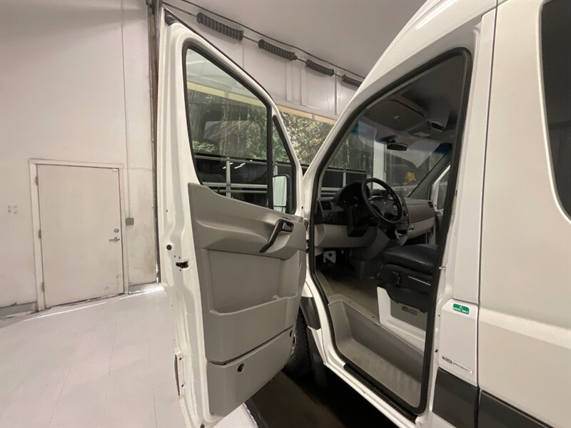 2014 Mercedes-Benz Sprinter 2500 Passenger 3.0L V6 DIESEL / High Roof 170 " WB  / 12-Passenger w. CARGO AREA / Navigation & Backup Camera / HIGHROOF & 170 " WB / BRAND NEW TIRES - Photo 34 - Gladstone, OR 97027