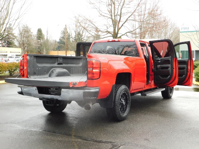 2015 Chevrolet Silverado 2500 LT Z71 / 4X4 / 6.6 L DURAMAX DIESEL / Leather   - Photo 28 - Portland, OR 97217