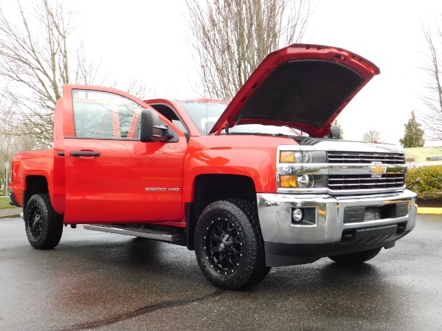 2015 Chevrolet Silverado 2500 LT Z71 / 4X4 / 6.6 L DURAMAX DIESEL / Leather   - Photo 30 - Portland, OR 97217