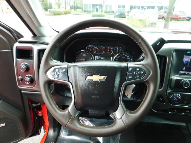 2015 Chevrolet Silverado 2500 LT Z71 / 4X4 / 6.6 L DURAMAX DIESEL / Leather   - Photo 38 - Portland, OR 97217