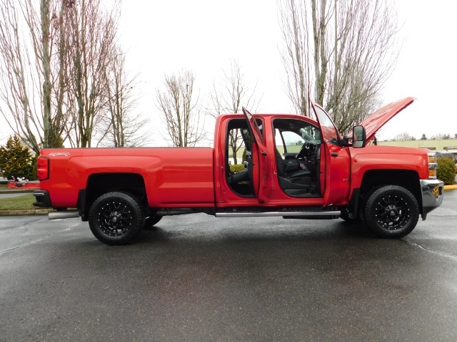 2015 Chevrolet Silverado 2500 LT Z71 / 4X4 / 6.6 L DURAMAX DIESEL / Leather   - Photo 29 - Portland, OR 97217