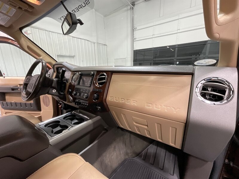 2011 Ford F-350 Lariat Crew Cab 4X4/ 6.7L DIESEL / DUALLY /1-OWNER / BRAND NEW SET OF TIRES / Leather Seats / Navigation & Backup Camera / ZERO RUST - Photo 36 - Gladstone, OR 97027
