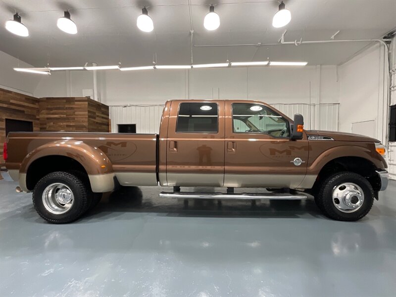2011 Ford F-350 Lariat Crew Cab 4X4/ 6.7L DIESEL / DUALLY /1-OWNER / BRAND NEW SET OF TIRES / Leather Seats / Navigation & Backup Camera / ZERO RUST - Photo 4 - Gladstone, OR 97027