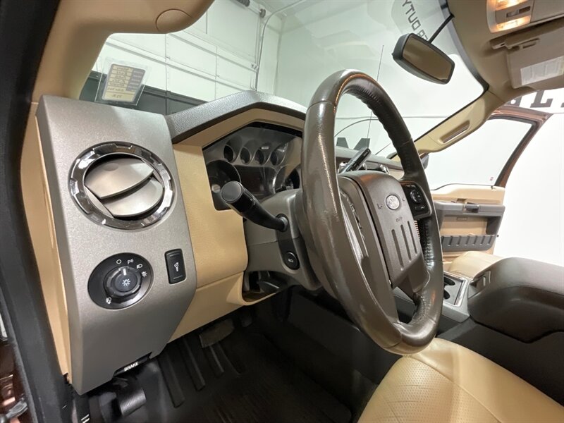 2011 Ford F-350 Lariat Crew Cab 4X4/ 6.7L DIESEL / DUALLY /1-OWNER / BRAND NEW SET OF TIRES / Leather Seats / Navigation & Backup Camera / ZERO RUST - Photo 35 - Gladstone, OR 97027