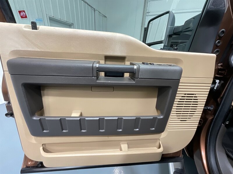 2011 Ford F-350 Lariat Crew Cab 4X4/ 6.7L DIESEL / DUALLY /1-OWNER / BRAND NEW SET OF TIRES / Leather Seats / Navigation & Backup Camera / ZERO RUST - Photo 32 - Gladstone, OR 97027