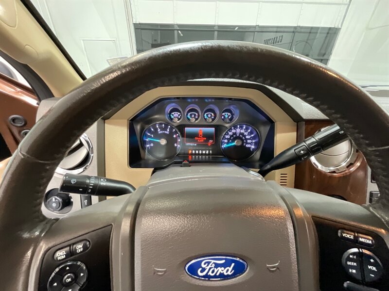 2011 Ford F-350 Lariat Crew Cab 4X4/ 6.7L DIESEL / DUALLY /1-OWNER / BRAND NEW SET OF TIRES / Leather Seats / Navigation & Backup Camera / ZERO RUST - Photo 45 - Gladstone, OR 97027