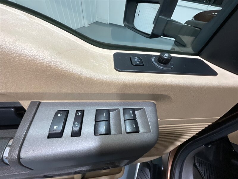 2011 Ford F-350 Lariat Crew Cab 4X4/ 6.7L DIESEL / DUALLY /1-OWNER / BRAND NEW SET OF TIRES / Leather Seats / Navigation & Backup Camera / ZERO RUST - Photo 20 - Gladstone, OR 97027