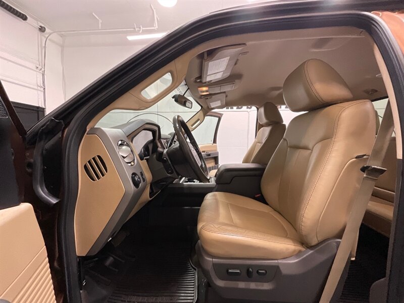 2011 Ford F-350 Lariat Crew Cab 4X4/ 6.7L DIESEL / DUALLY /1-OWNER / BRAND NEW SET OF TIRES / Leather Seats / Navigation & Backup Camera / ZERO RUST - Photo 12 - Gladstone, OR 97027