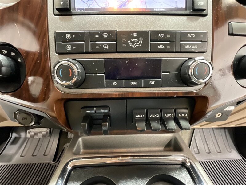 2011 Ford F-350 Lariat Crew Cab 4X4/ 6.7L DIESEL / DUALLY /1-OWNER / BRAND NEW SET OF TIRES / Leather Seats / Navigation & Backup Camera / ZERO RUST - Photo 19 - Gladstone, OR 97027