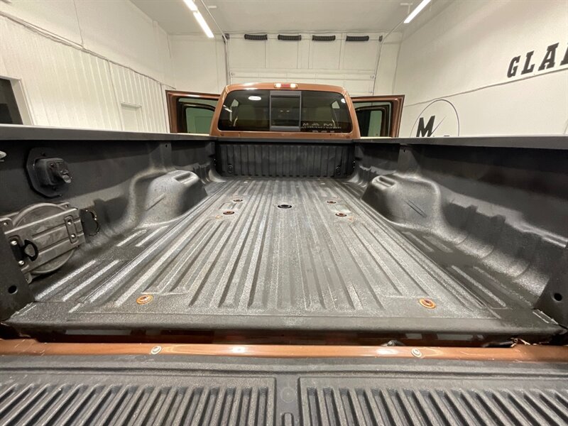 2011 Ford F-350 Lariat Crew Cab 4X4/ 6.7L DIESEL / DUALLY /1-OWNER / BRAND NEW SET OF TIRES / Leather Seats / Navigation & Backup Camera / ZERO RUST - Photo 10 - Gladstone, OR 97027