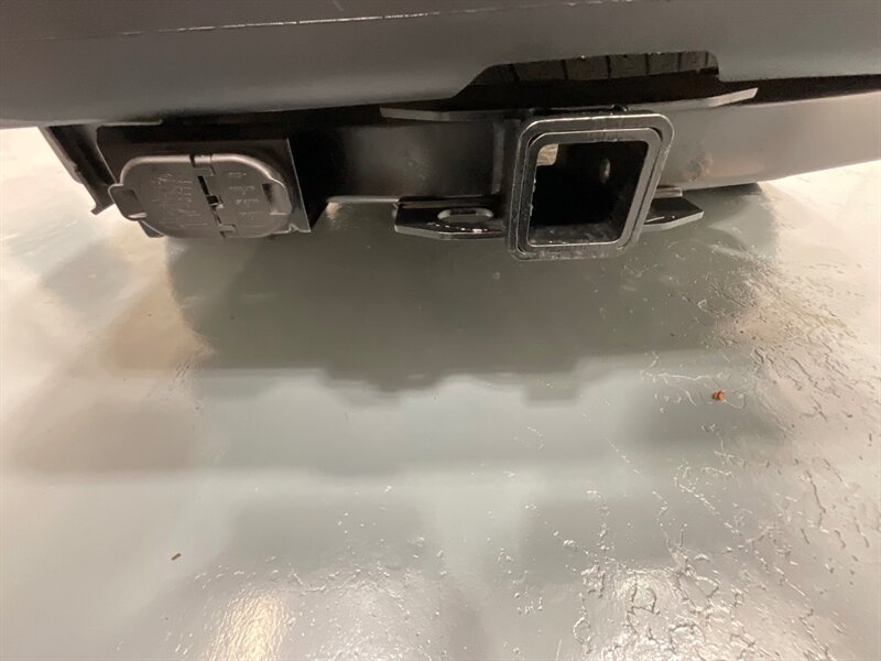 2011 Ford F-350 Lariat Crew Cab 4X4/ 6.7L DIESEL / DUALLY /1-OWNER / BRAND NEW SET OF TIRES / Leather Seats / Navigation & Backup Camera / ZERO RUST - Photo 21 - Gladstone, OR 97027