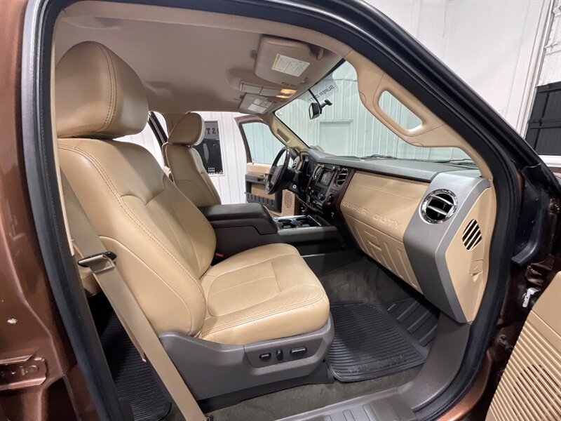 2011 Ford F-350 Lariat Crew Cab 4X4/ 6.7L DIESEL / DUALLY /1-OWNER / BRAND NEW SET OF TIRES / Leather Seats / Navigation & Backup Camera / ZERO RUST - Photo 15 - Gladstone, OR 97027